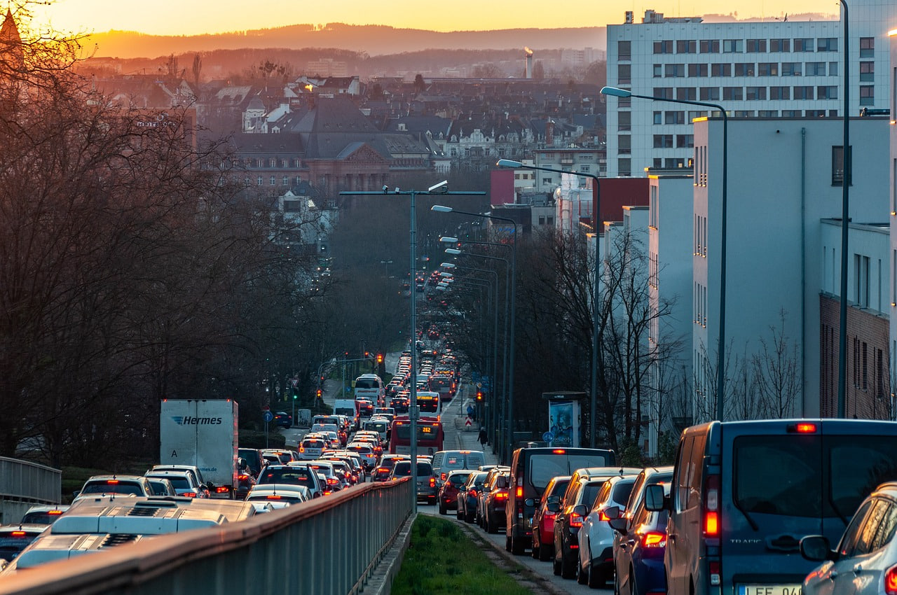 panneau indiquant l'interdiction des véhicules polluants grâce aux vignettes Crit'Air